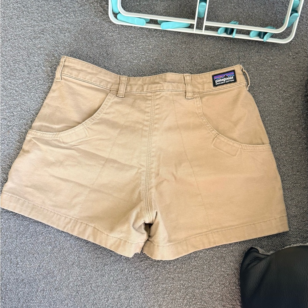 Patagonia Women’s Stand Up shorts 3” - Tan - Picture 6 of 15